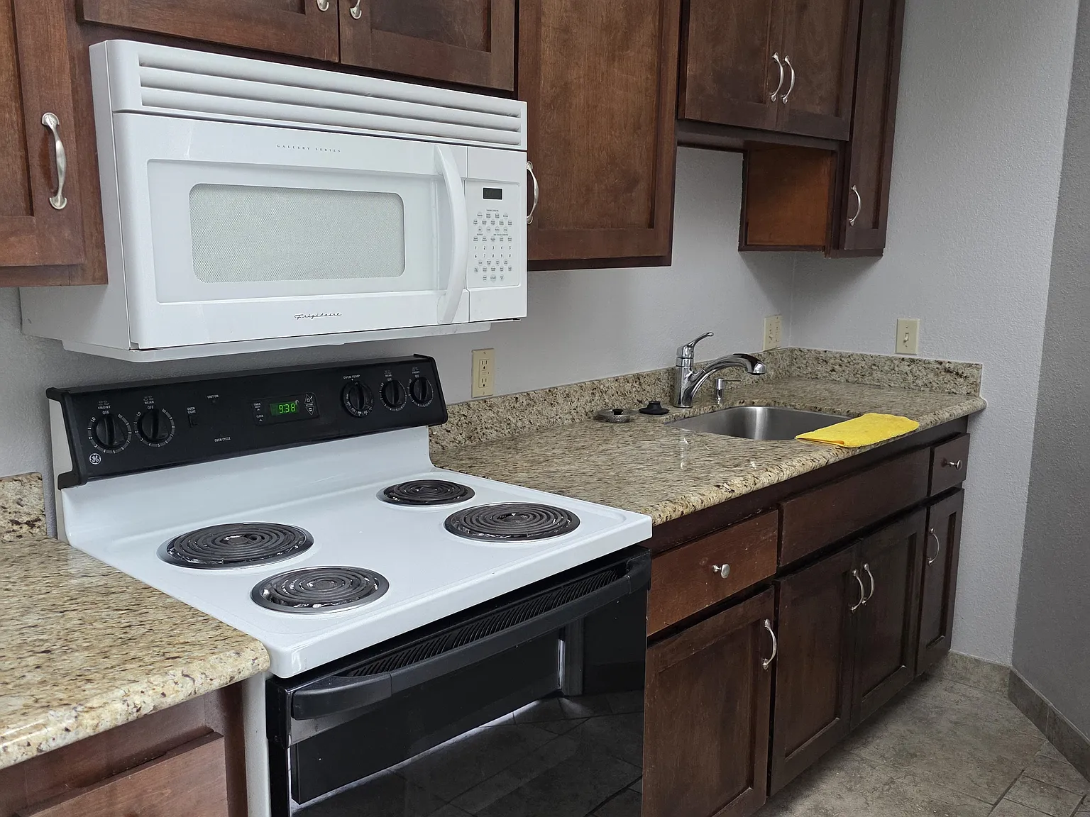 Studio, 450 sqft, $1,700 — Photo 3