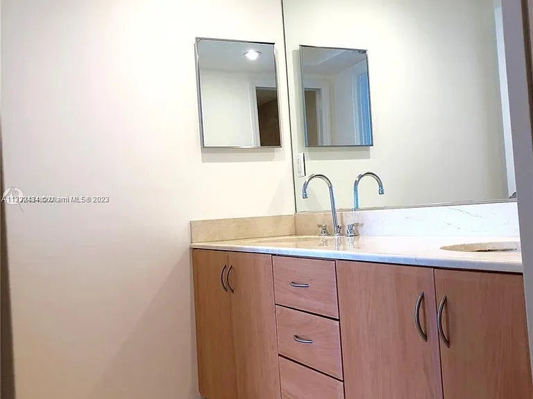 6917 Collins Ave #1204 — Photo 9