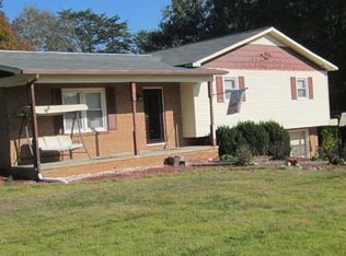 2636 Fairwood Dr SE, Hudson, NC 28638