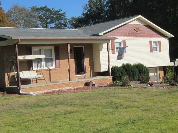 2636 Fairwood Dr SE, Hudson, NC 28638