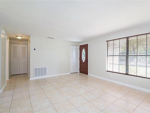3rd image of 3209 King Charles Cir