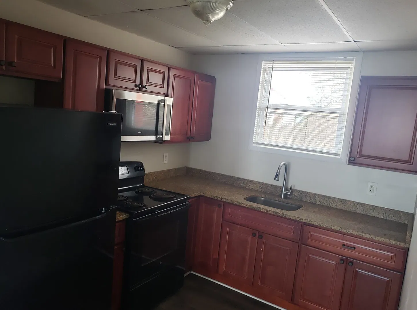 1102 East 4th Street — Photo 3