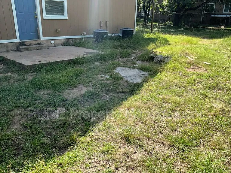 403 Hedgewood Dr #B — Photo 23