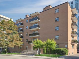 7 Helene St N #402, Mississauga, ON L5G 3B3