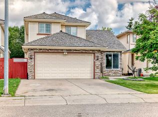 51 N Douglas Woods Hl SE, Calgary, AB T2Z 2G5