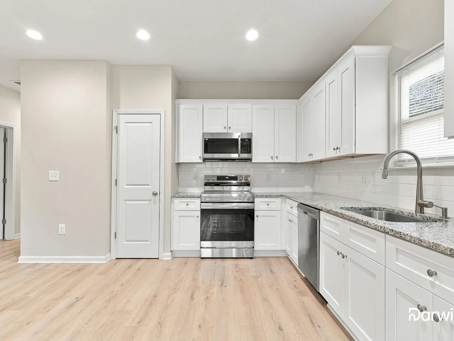 3 bed, 2.0 bath, 1190 sqft, $1,745 — Photo 2
