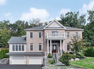 35 Matthew Ln, Waltham, MA 02452