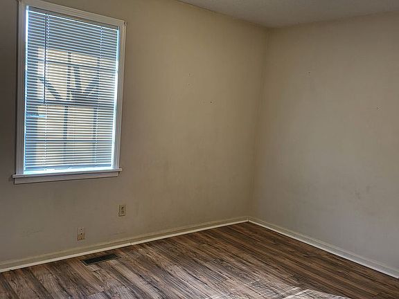 3rd image of 3709 5th St NE