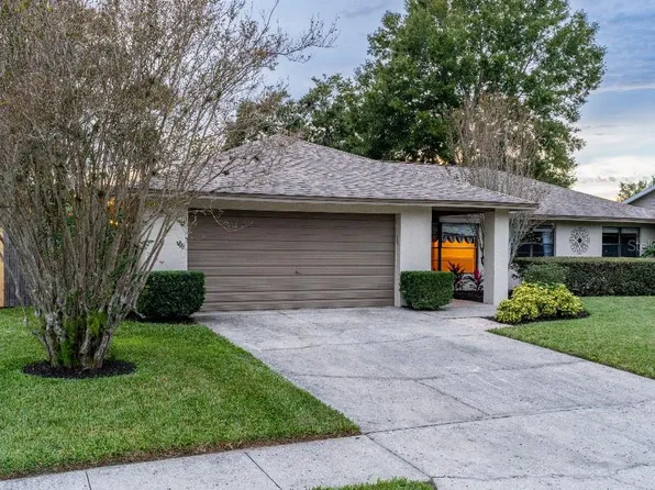 808 Sandalwood Dr, Plant City, FL 33563