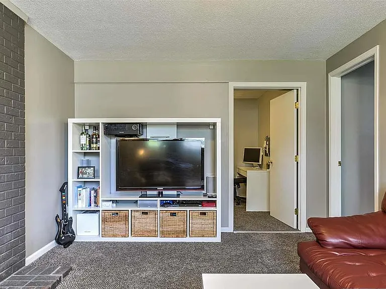 1901 Manor Ct — Photo 19