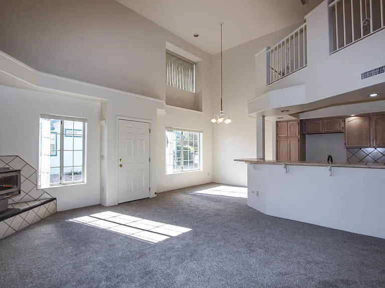 3249 N Hedgewood Dr — Photo 3