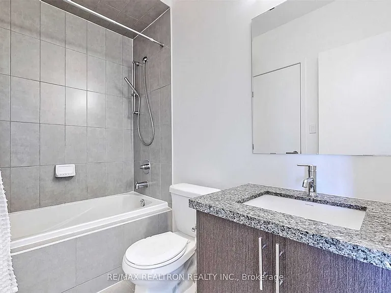 76 Genuine Ln — Photo 28