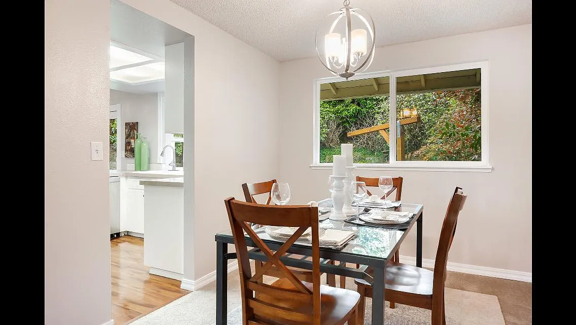 4 bed, 2.5 bath, 2290 sqft, $3,500 — Photo 4