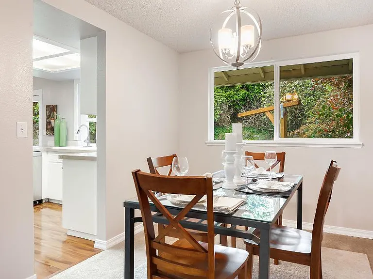 1512 Dayton Ct NE — Photo 4