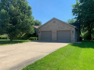 1813 Colonial Dr, Marion, IL 62959