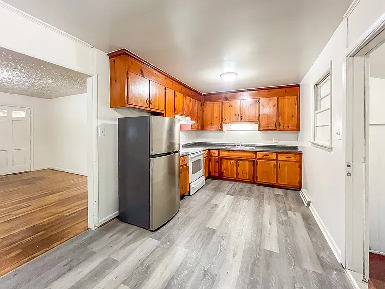 305 S 9th Ave — Photo 12
