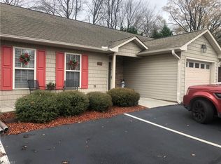 404 Pinefield Pl, Thomasville, NC 27360