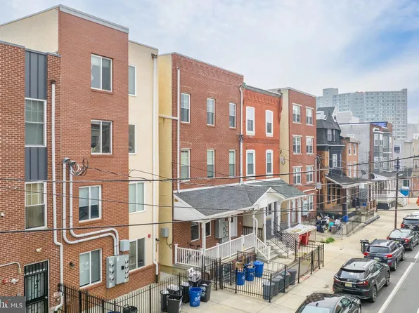 327 N 40th St, Philadelphia, PA 19104