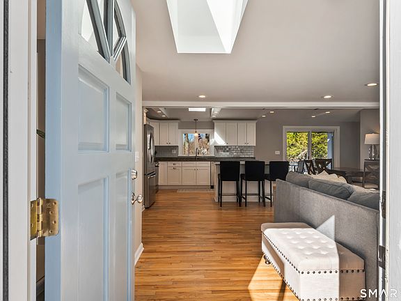 3rd image of 12 Vail Road