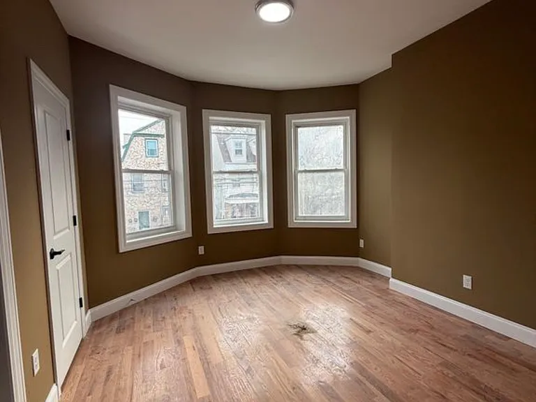 169 S 9th St #3R — Photo 6