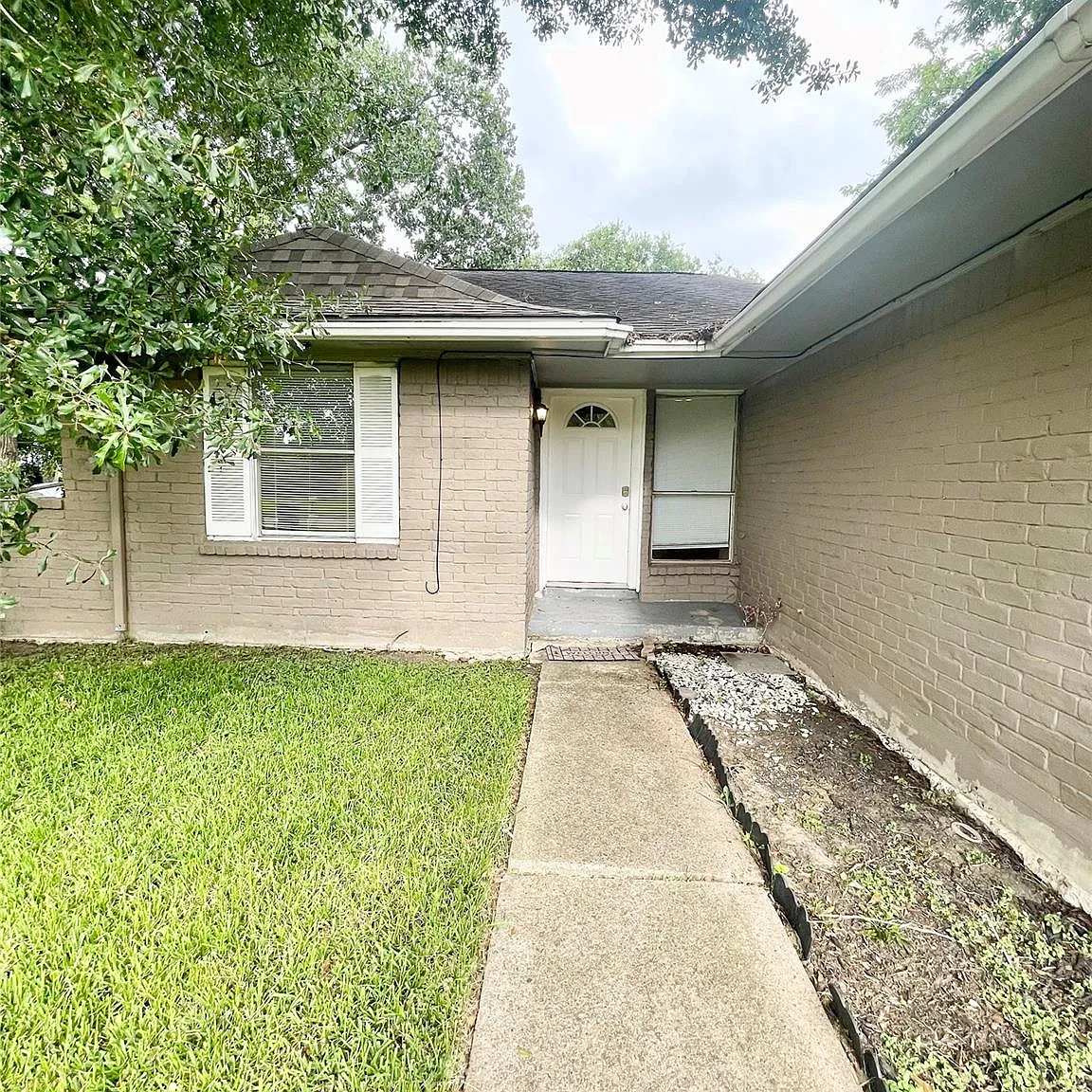 3 bed, 1.5 bath, 1127 sqft, $1,600 — Photo 4