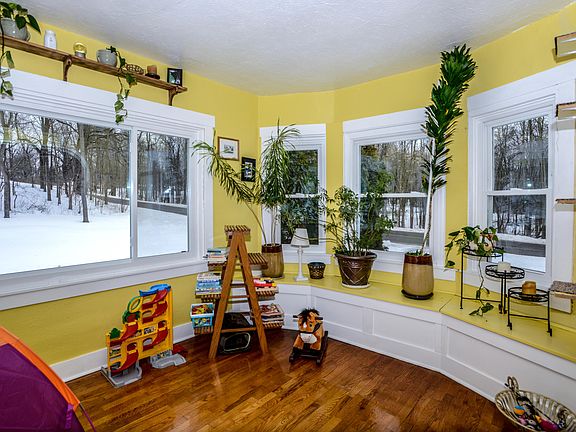 5th image of 325 Collier Ave