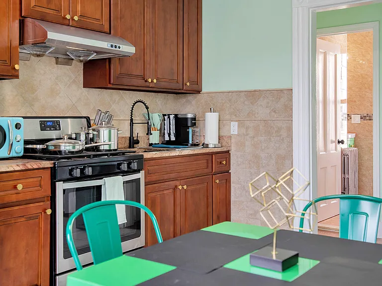 31 Canner St #2 — Photo 2