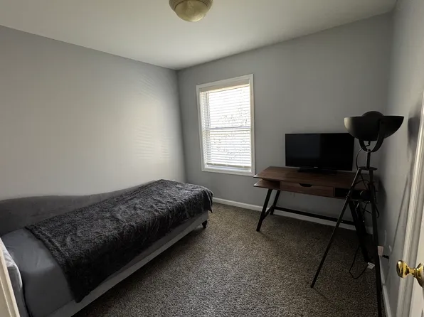 529 Essex St Room 2, Lynn, MA 01902
