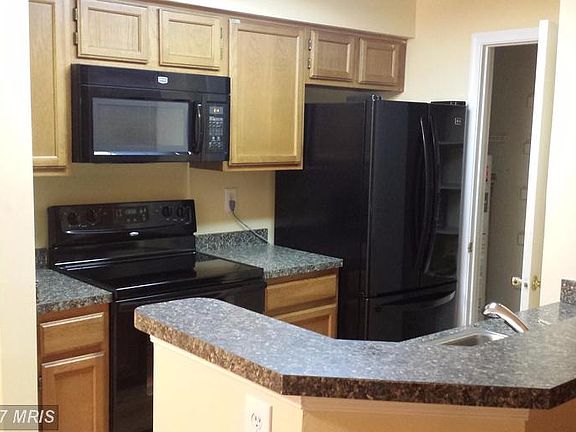 4th image of 6913H Victoria Dr Unit H