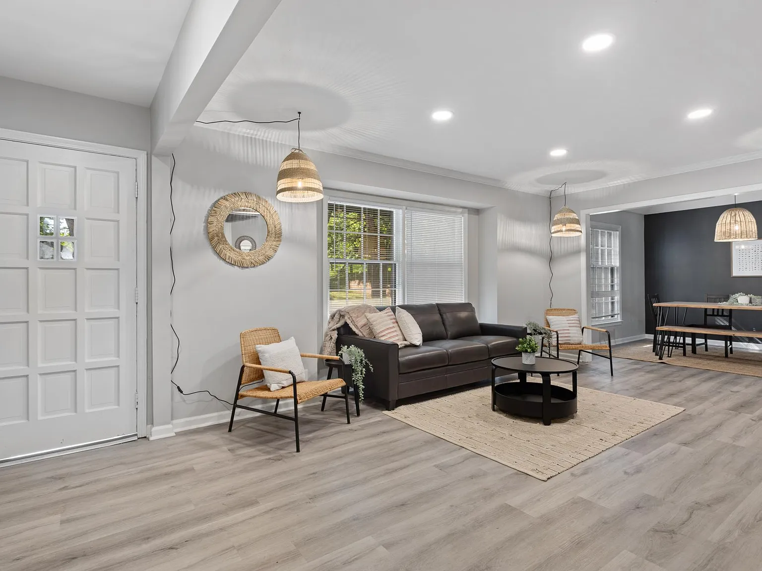 4 bed, 2.5 bath, 2350 sqft, $6,250 — Photo 4