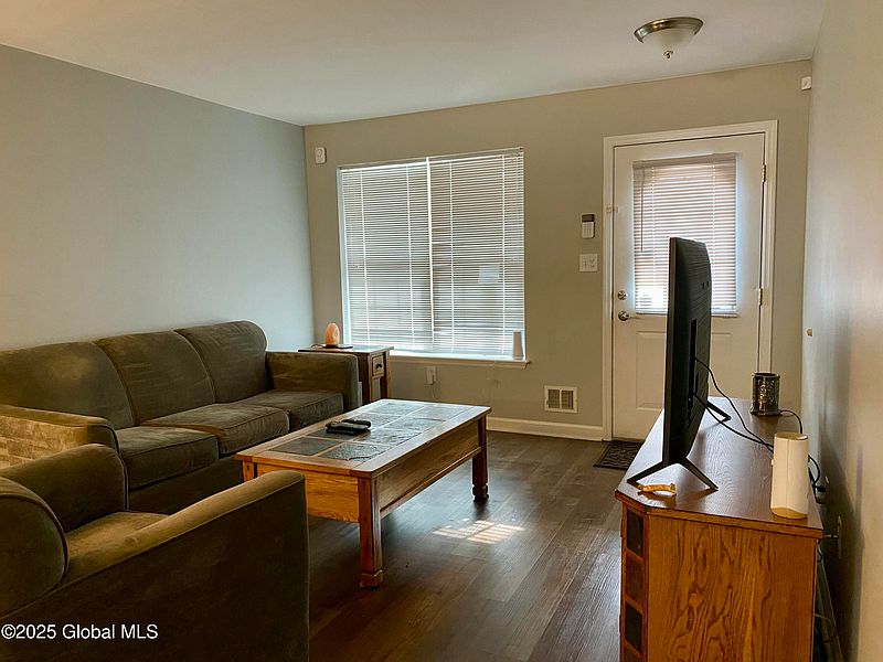 4th image of 107 Morning Glory Way