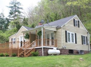 1058 Cripple Creek Rd, Grundy, VA 24614