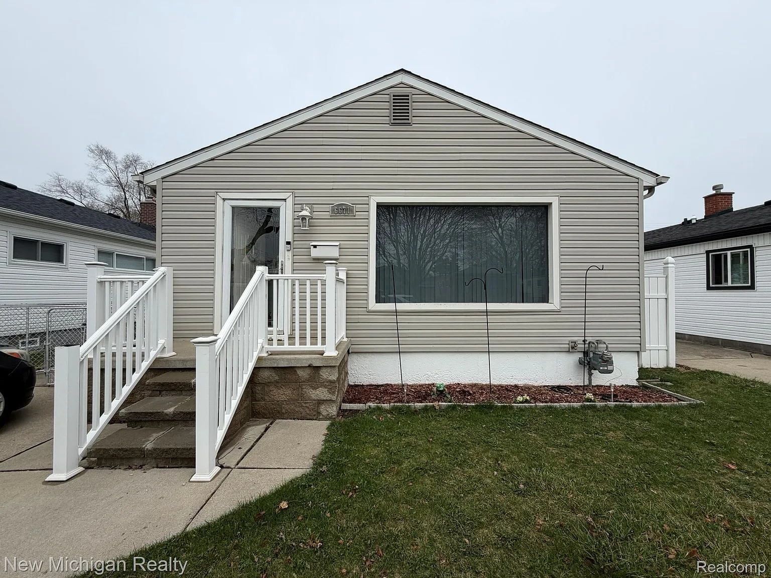 6671 Mayfair St photo 1