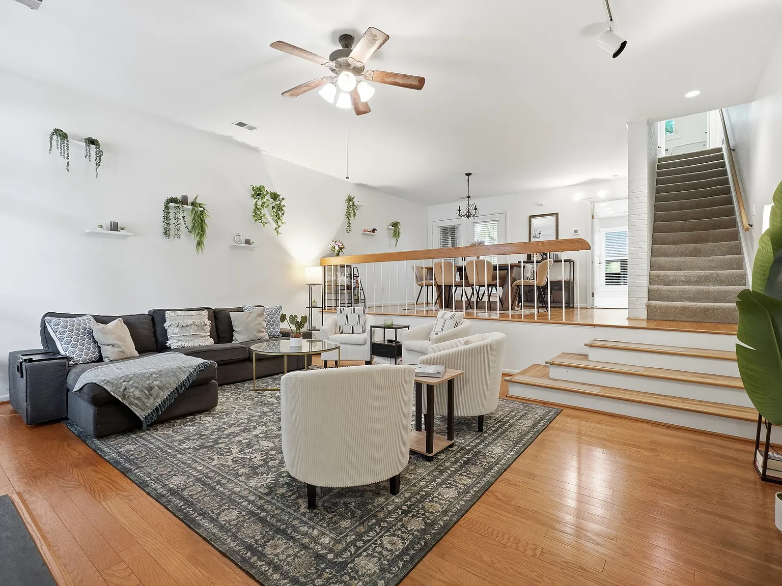 3 bed, 3.5 bath, 2131 sqft, $3,200 — Photo 3