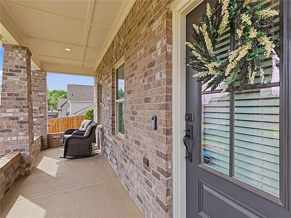 4th image of 857 Clear Spring Dr