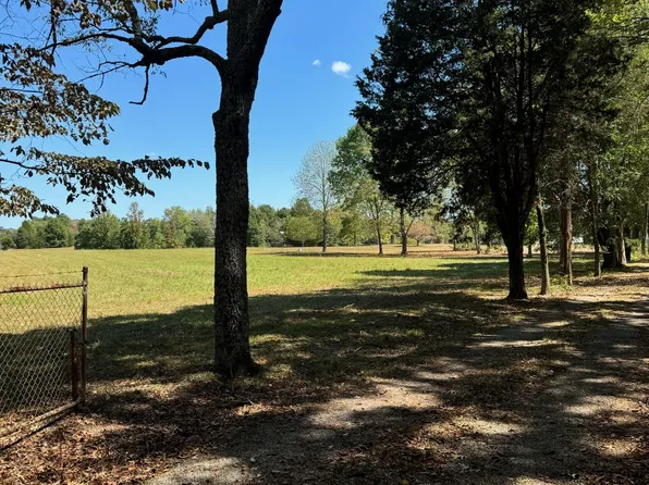 900 Capps Rd, Mc Ewen, TN 37101