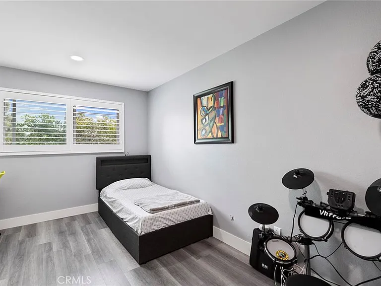 2215 E Avalon Ave — Photo 4