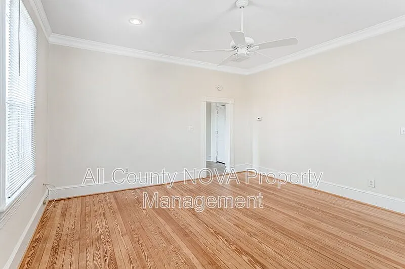 3 bed, 2.0 bath, 1000 sqft, $2,195 — Photo 2