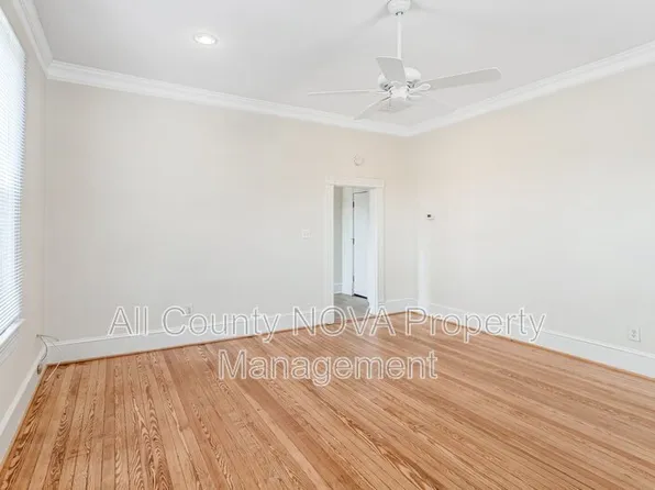 8753 Signal Hill Rd, Manassas, VA