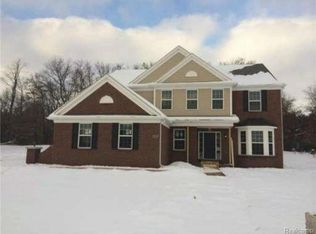 3146 Park Meadow Dr, Lake Orion, MI 48362