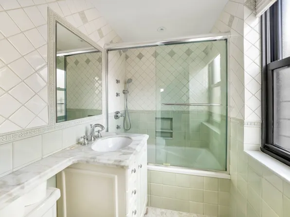 233 East 69th Street 14KLM image 16 of 16