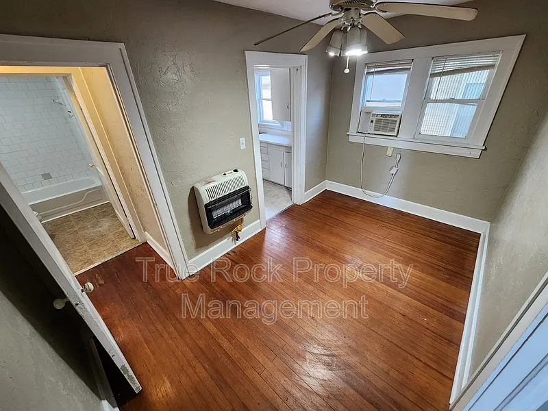 2 bed, 1.0 bath, $800 — Photo 4