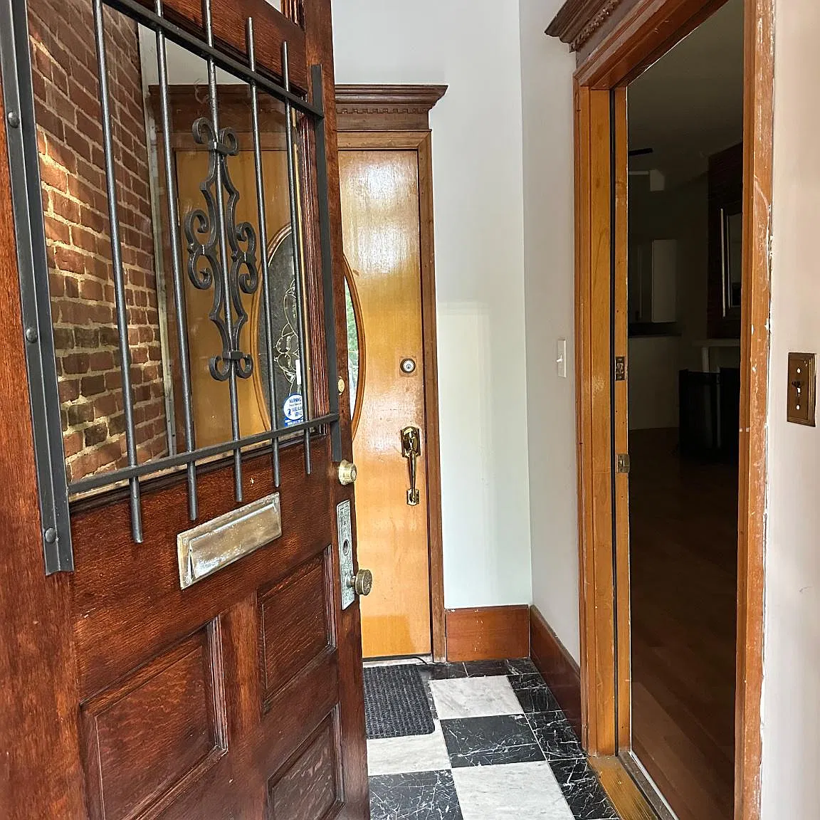 2 bed, 1.0 bath, 1065 sqft, $2,000 — Photo 2
