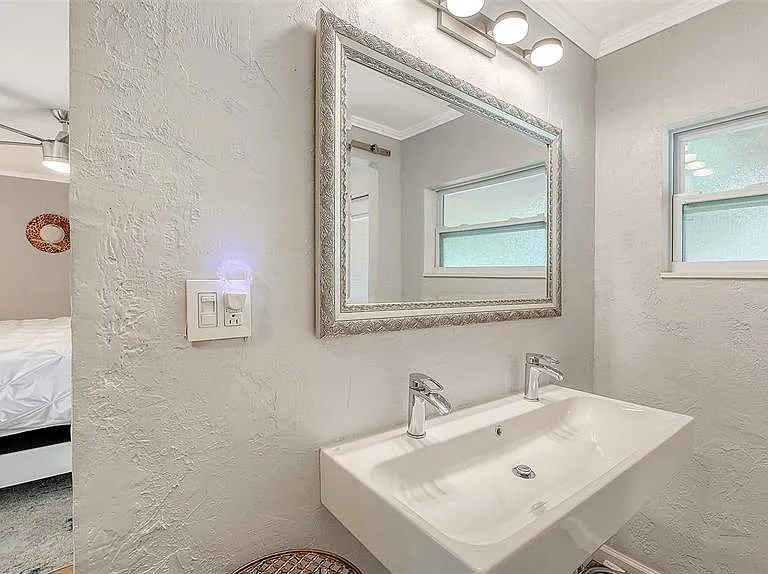 1127 S Osprey Ave — Photo 31
