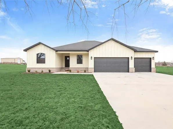 1145 John Renfroe Rd, Pea Ridge, AR 72751