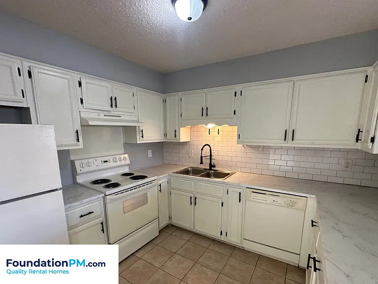 34 N Idlewild St #14 — Photo 3
