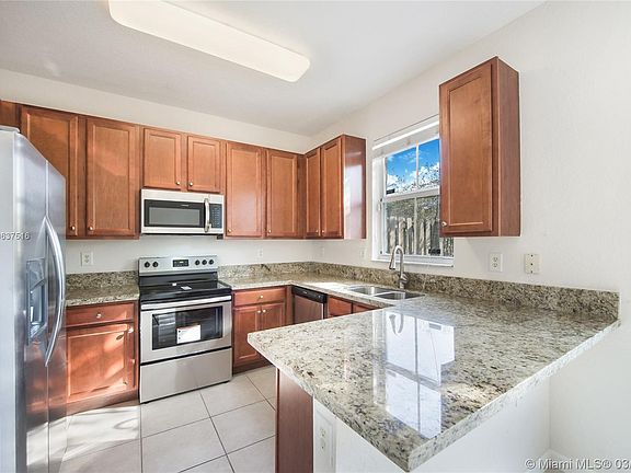 4th image of 991 NE 30th Ave #991