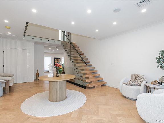 4th image of 1 Bentley Road