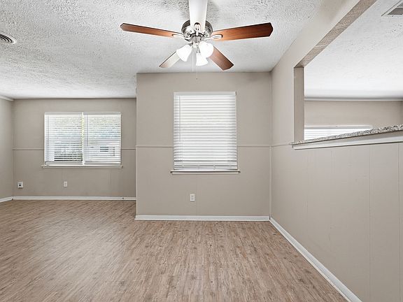 5th image of 3004 Albany Dr