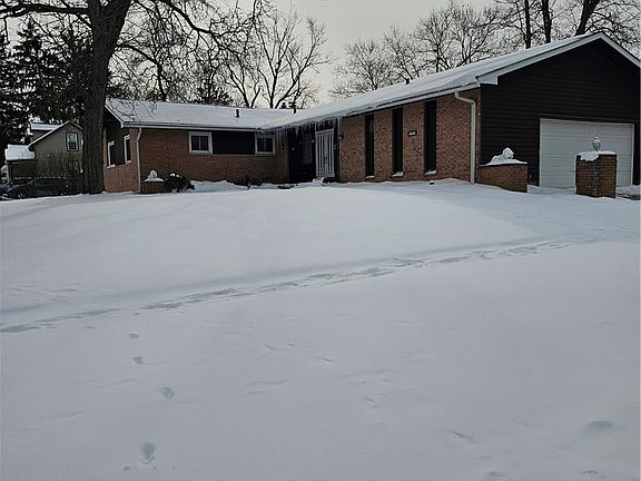 3rd image of 840 Archer Rd